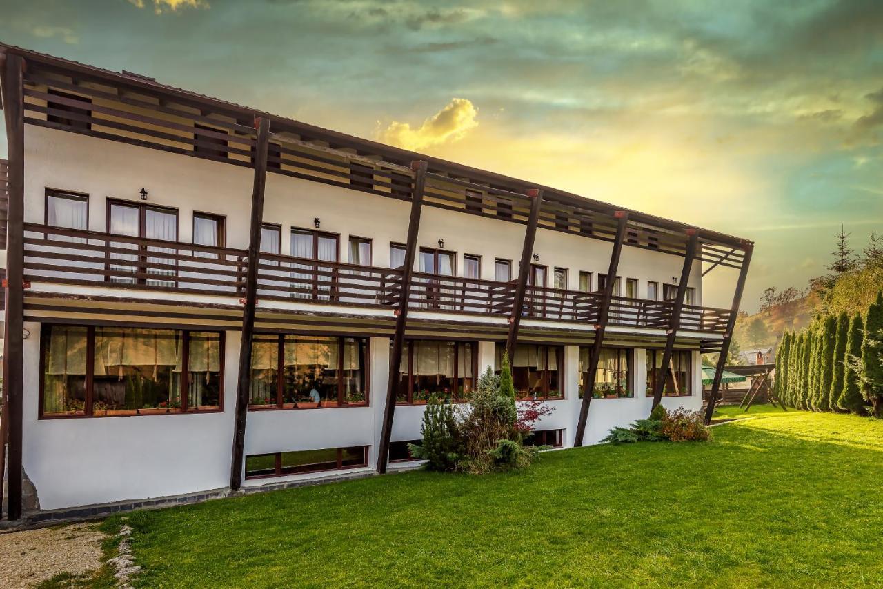 Отель Casa Muntelui Фундата Экстерьер фото