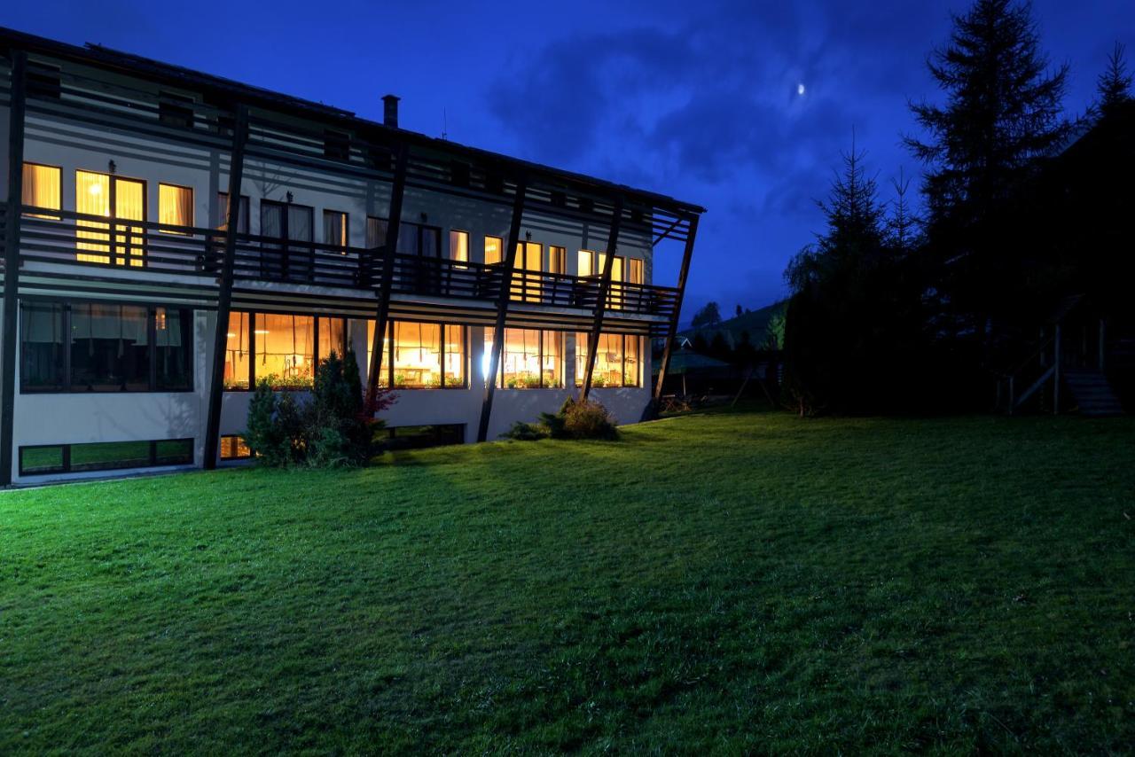 Отель Casa Muntelui Фундата Экстерьер фото